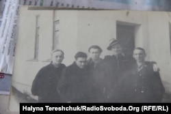 Студенти технікуму. Богдан Климчак у капелюсі. Магадан