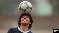 Диего Марадона 1960-жылы 30-октябрда Аргентинада төрөлгөн