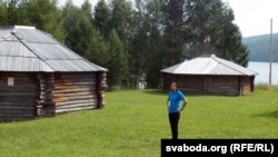 Стацыянарныя драўляныя юрты