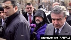 Премьер-министр Армении Карен Карапетян (слева) в Гюмри, 7 декабря 2017 г.