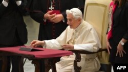 Հռոմի պապ Բենեդիկտոս 16-րդ, արխիվ