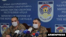 Արցախի Պաշտպանության բանակի հրամանատարի տեղակալ Արթուր Սարգսյանը (ա) լրագրողների հետ հանդիպմանը։ 