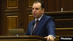 Պաշտպանության նախարար Վիգեն Սարգսյանը Ազգային ժողովում, հոկտեմբեր, 2017թ․