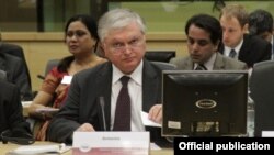 Հայաստանի արտգործնախարար Էդվարդ Նալբանդյանը Բրյուսելում համաժողովի ժամանակ, արխիվ