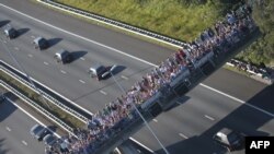 Табутларны юл буйлап җирле халык озата барды