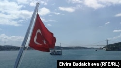 Түркиянын желеги. Иллюстрациялык сүрөт.