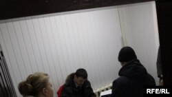 Сьвятлана Калінкіна назірае за ператрусам у сваёй рэдакцыі. <a href=/content/article/1985387.html target=_blank>ФОТАРЭПАРТАЖ</a>