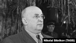 СССР. Москва. Лаврентий Берия И. Сталиндин таажиясында. 6-март, 1953-жыл. 