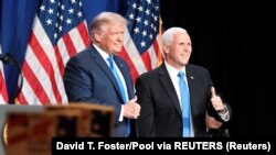 دونالد ترمپ رئیس جمهور امریکا و مایک پنس معاونش در کنگره میان حزبی جمهوریخواهان