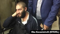 Сегодня под залог был освобожден один из фигурантов дела Леван Джикури, который покинул зал суда в коляске для лиц с ограниченными возможностями