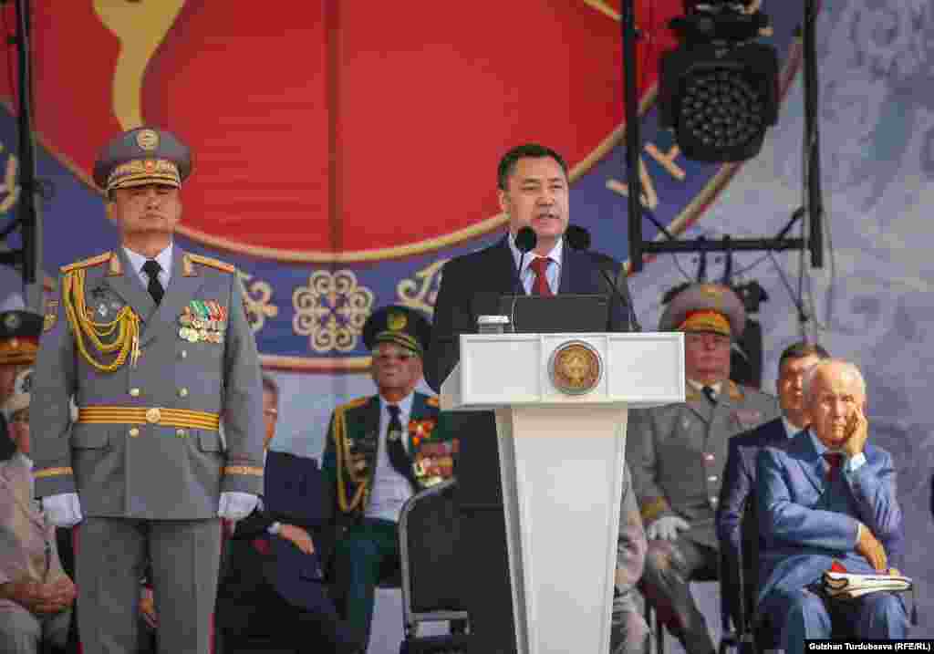 Эл алдында сөз сүйлөгөн президент Садыр Жапаров  2020-жылдагы оор экономикалык абал, пандемиянын кесепеттери тууралуу айтып, өзү бийликке келгенде бюджет бош болгонун айтты.