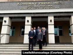 Удзельнікі сустрэчы ў муніцыпалітэце Прыштыны