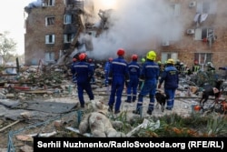 На місці влучення російської ракети у житловий будинок. Київ, 28 серпня 2025 року