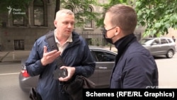 Чоловік переконував журналістів, що він «не фотографував»