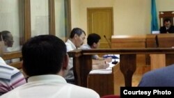 Зал судебного заседания по делу Орака Сарбопеева. Фото Дины Байдилдаевой. Актау,  25 мая 2012 года.