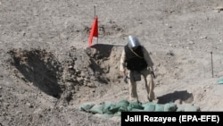 تصویر آرشیف: عملیات خنثی سازی ماین ها در افغانستان 