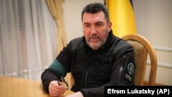 Олексій Данілов констатує про демонтаж «усієї фальшивої ідеологічної кремлівської конструкції: «звільнення України», «боротьба з нацистами», «ураження виключно військових об’єктів» та решти суто пропагандистських тез