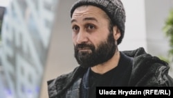 Парвиз Турсунов мегӯяд, розӣ шуд, ки ришашро кӯтоҳ кунад