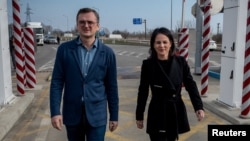 Після завершення зустрічі Рди Україна – НАТО Дмитро Кулеба та Анналена Бербок записали спільне звернення (архівне фото)