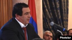 «Բարգավաճ Հայաստան»-ի առաջնորդ Գագիկ Ծառուկյանը ելույթի ժամանակ, փետրվար, 2015թ․