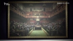 Картину Бенксі з «депутатами-шимпанзе» виставили на аукціон у Британії – відео