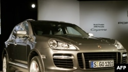 Одним "порше-кайенном" после визита Сергея Миронова в Волгграде стало меньше