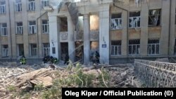 Сёньня каля ліцэю ў Белгарад-Днястроўскім.