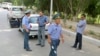 Aşgabatda ýol gözegçilik gullugynyň işgärleri tarapyndan saklanan sürüji.