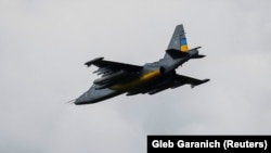 Ілюстраційне фото. Український фронтовий бомбардувальник Су-24 поблизу міста Бахмута Донецької області, 18 червня 2022 року