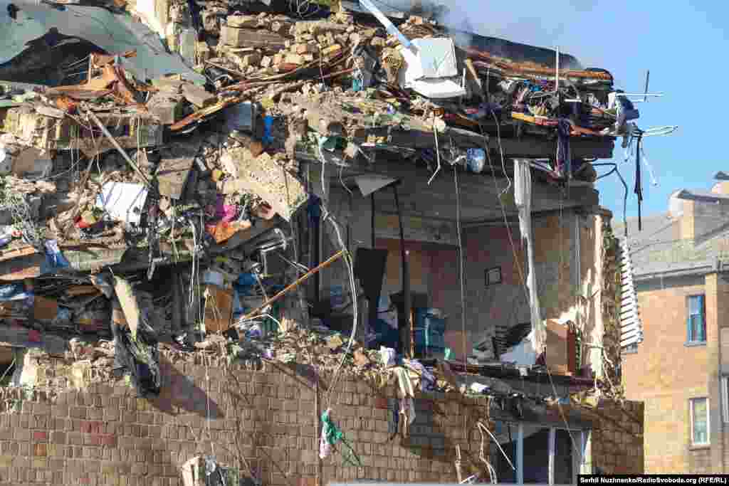 Paýtagtyň etraplarynyň birinde weýran edilen ýaşaýyş jaýy.