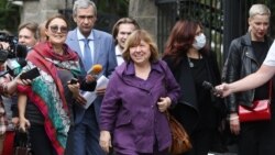 Сьвятлана Алексіевіч пасьля допыту ў Сьледчым камітэце, 26 жніўня 2020 году