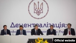 Зустріч президента України Петра Порошенка із представниками територіальних громад «Децентралізація: спроможна громада – європейська Україна». Київ, 25 серпня 2015 року