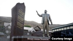 Муҷассамаи шоирро 11 июли соли 2025 дар маркази ноҳияи Айнӣ бо иштироки  президенти Тоҷикистон ифтитоҳ карданд 