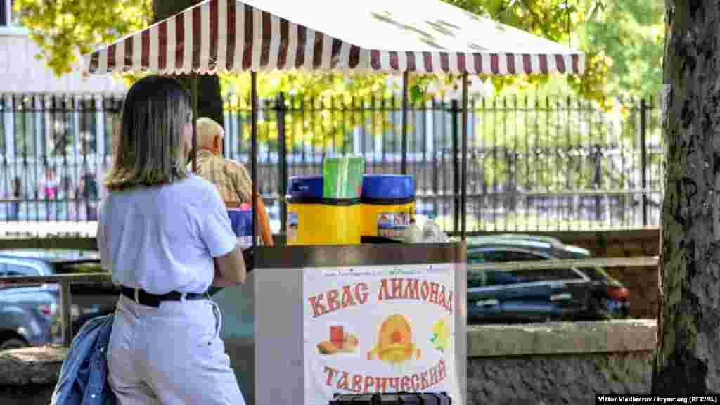 Точка з продажу холодного квасу і лимонаду не користується особливою популярністю серед містян