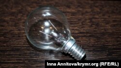 Лампи розжарювання в середньому споживають майже у вісім разів більше електроенергії, ніж світлодіодні 