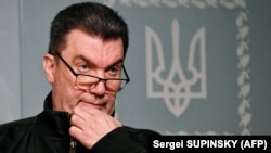 «Режим припинення вогню? Брехня та лицемірство. Ми вас гризти будемо в співучій тиші української ночі» – написав Олексій Данілов