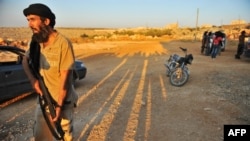 Сирийские повстанцы в окрестностях Алеппо, 19 июля 2012 г.