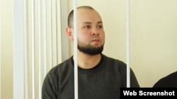 Айдар Юсупов в суде. Скриншот из пропагандистского фильма "Анатомия башкирского национализма. Баймакская трагедия"