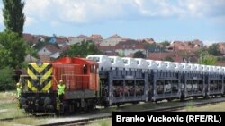 Automobili Fiata natovareni na vagon