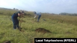 Клищино айылында үй салууга камынып жаткан кыргыздар.  