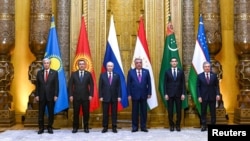 Раҳбарони панҷ кишвари Осиёи Марказӣ бо Владимир Путин, президенти Русия. Шаҳри Душанбе, 9-уми октябри 2025