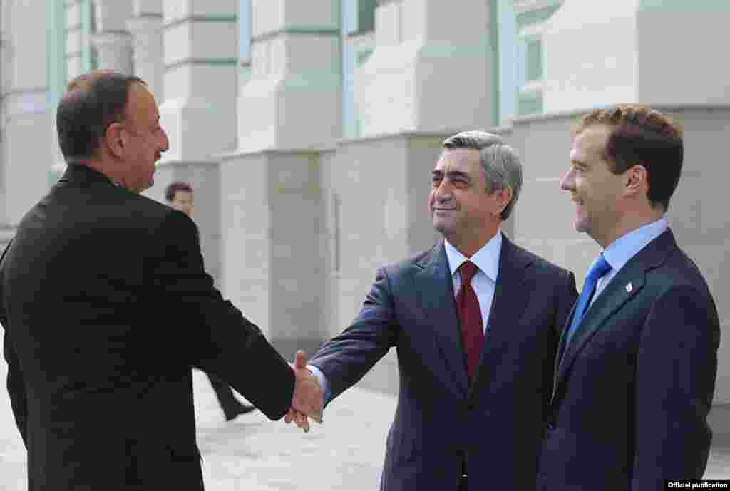 Россия -- Трехсторонняя встреча президентов России, Армении и  Азербайджана в Казани, 24 июня 2011