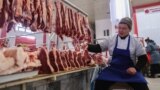 Бішкектің Ош базарындағы ет саудасы
