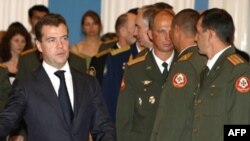 Дмитро Медведєв під час зустрічі з офіцерами, які брали участь у російсько-грузинській війні. Москва, 14 серпня 2008 року