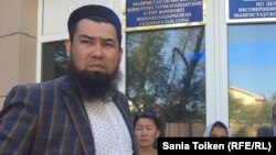 Ираннан келген этникалық қазақ Исрафил Баги сот алдында тұр. Ақтау, 4 шілде 2017 жыл.
