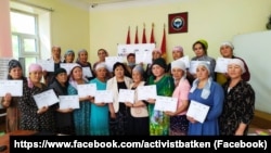 Лейлектин Ак-Суу, Сумбула айылдарынын аял депутаттары.