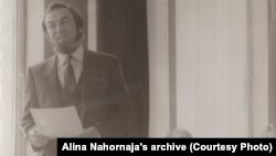 Генадзь Гапановіч выступае. Фота з архіву Аліны Нагорнай