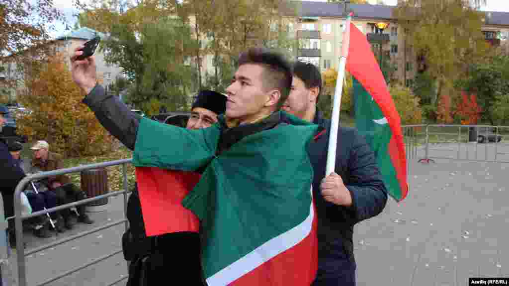 Чарага килгән яшьләр