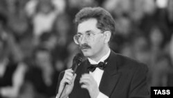 Улад Лісьцьеў, адзін з самых папулярных дзеячаў расейскага тэлебачаньня ў першай палове 1990-х гадоў.