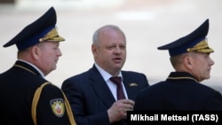 Олег Климентьев (в центре)